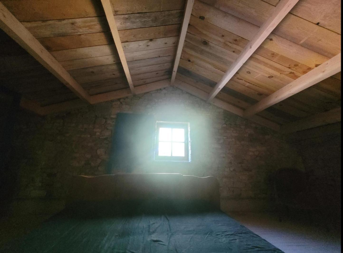 Nuit Insolite, Chambre Au Dessus D'Une Etable La Chapelle-Themer Экстерьер фото