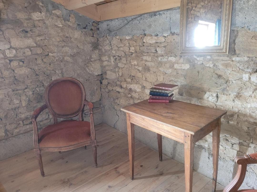 Nuit Insolite, Chambre Au Dessus D'Une Etable La Chapelle-Themer Экстерьер фото